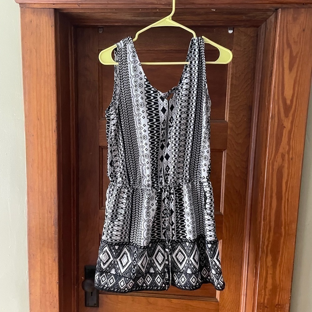 BEBOP Printed Surplice Pocketed Romper Size Large
